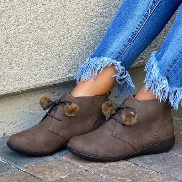 Texas Brown Memory Foam Pom Pom Oxford Bootie - Picture 2 of 9